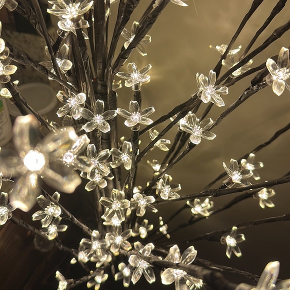 🌸NEW CHERRY BLOSSOM TREE INDOOR OUTDOOR 5 FOOT LED WITH BOX. CAN USE TO DECOR. - Picture 16 of 16